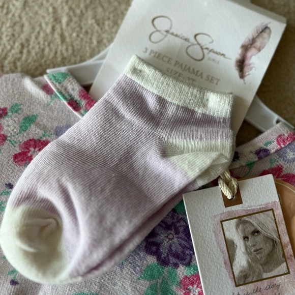 NWT Jessica Simpson Girls 3-Piece Pajama Set with Socks 3T - Picture 5 of 10